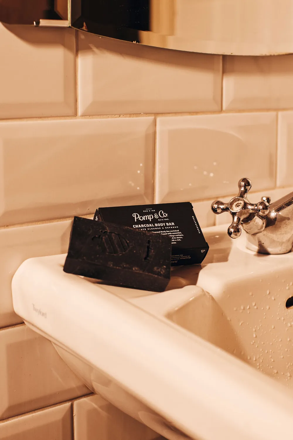 Pomp & Co Charcoal kroppstvål 110 g citrus