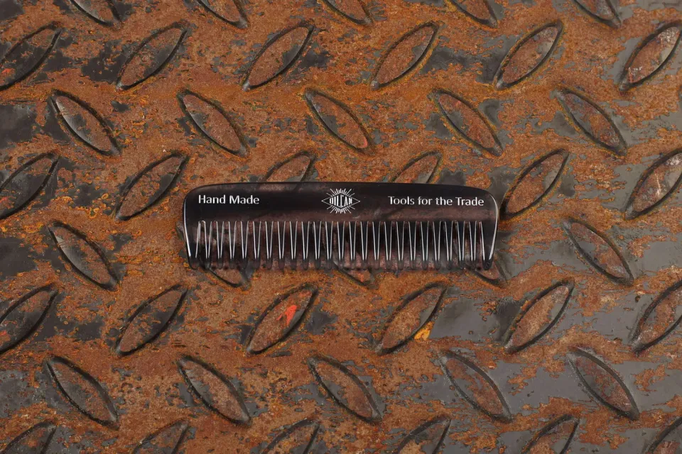 Oil Can Grooming Pocket Beard Comb skäggkam 92 mm