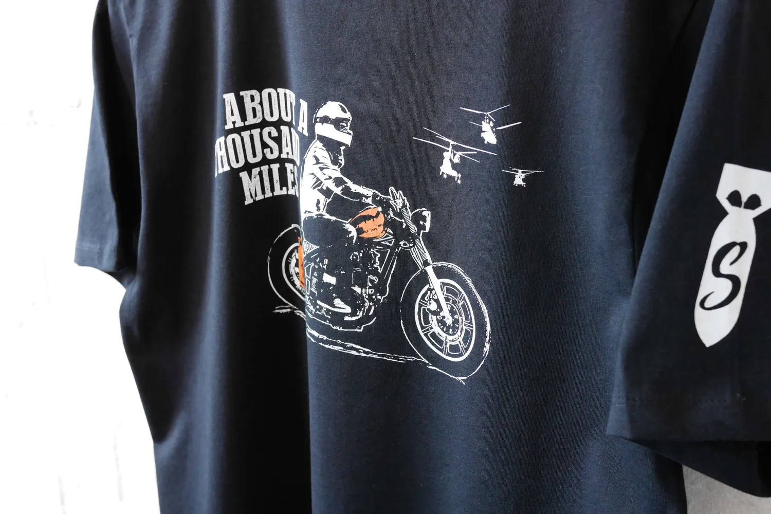 Oil Can Grooming About a Thousand Miles t-shirt svart tung