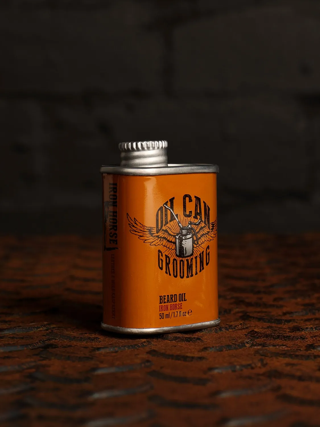 Oil Can Grooming Iron Horse skäggolja 50 ml läder-hallon