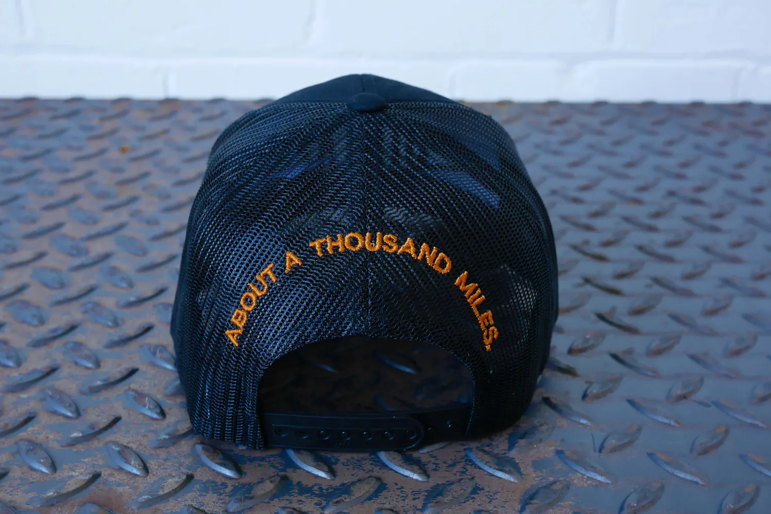 Oil Can Thousand Miles truckerkeps svart snapback