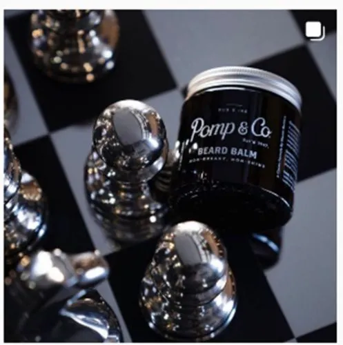 Pomp & Co frisörcape svart kritstreck