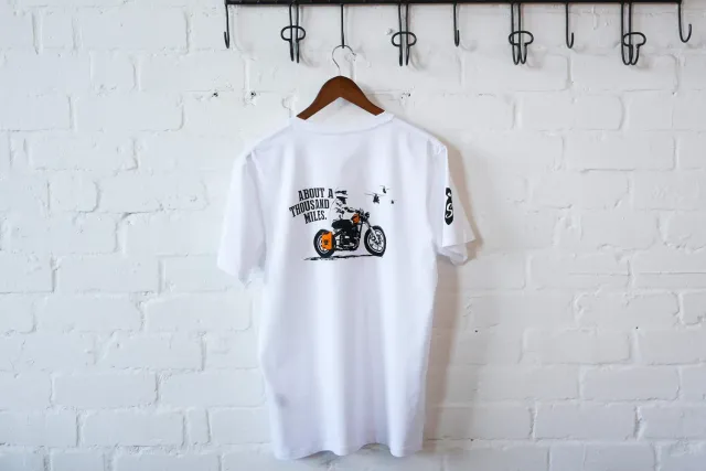 Oil Can Grooming About a Thousand Miles t-shirt vit ekologisk