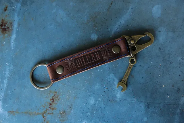 Oil Can x Duke & Sons Key Fob nyckelring mörkbrun